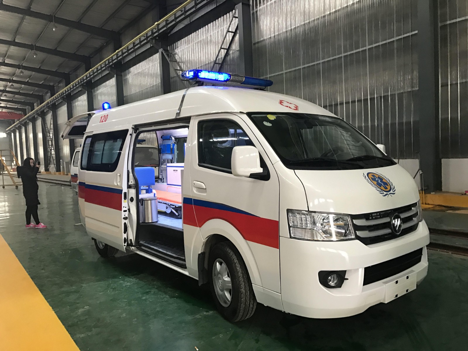 革吉县救护车转院