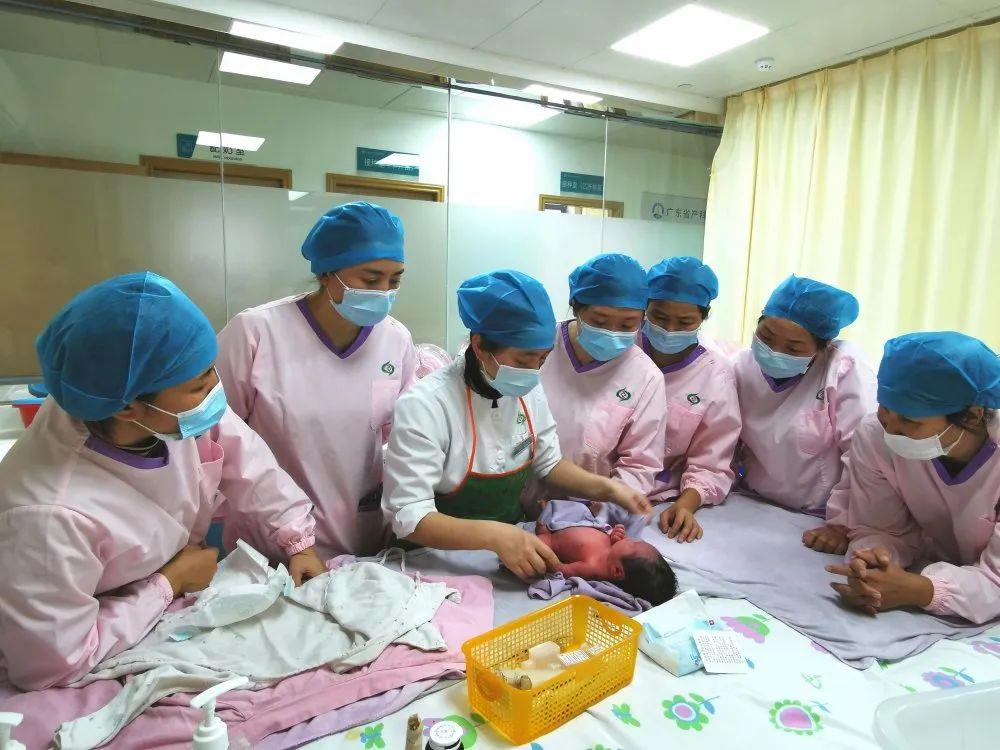 革吉县妇婴监护型护送